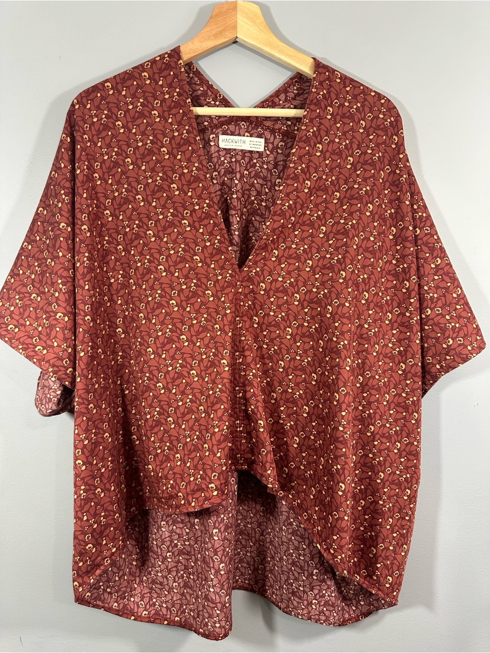 Hackwith Design House Woven V-Neck Dolman Top in Rust Floral Sz 1/2